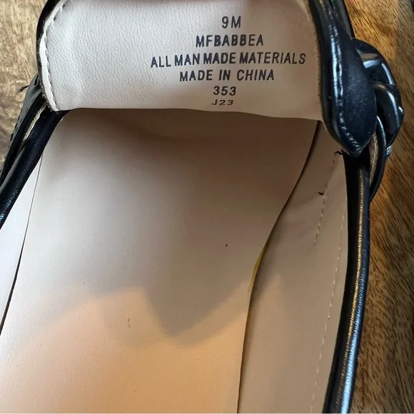 Marc Fisher Black Leather Loafers Lug with Chain Detail Slip On Festival - Picture 13 of 15